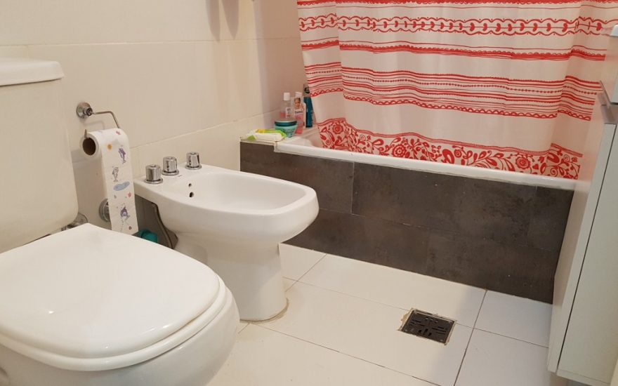 LIBRE 10/09 – ALQUILER AMOBLADO – V. CRESPO – 1 AMB – Vera al 1100