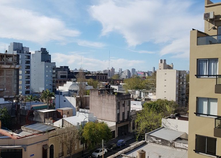 LIBRE 10/09 – ALQUILER AMOBLADO – V. CRESPO – 1 AMB – Vera al 1100