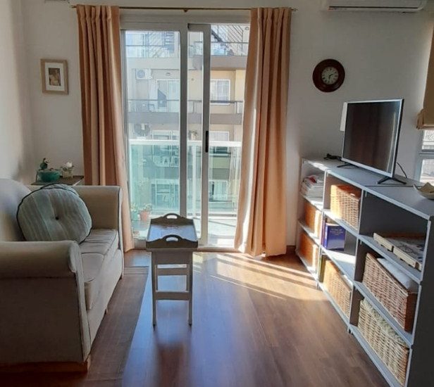 LIBRE 10/09 – ALQUILER AMOBLADO – V. CRESPO – 1 AMB – Vera al 1100