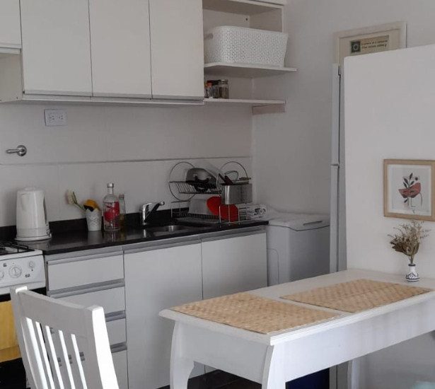 LIBRE 10/09 – ALQUILER AMOBLADO – V. CRESPO – 1 AMB – Vera al 1100