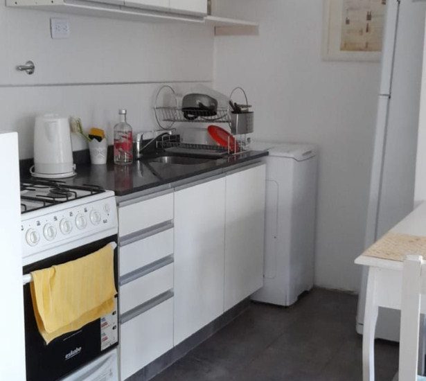 LIBRE 10/09 – ALQUILER AMOBLADO – V. CRESPO – 1 AMB – Vera al 1100