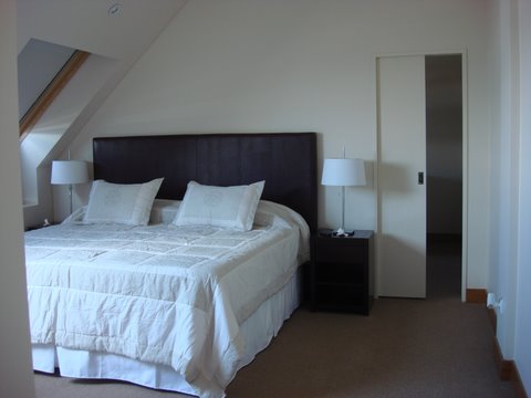 LIBRE – ALQUILER AMOBLADO – PUERTO MADERO – 3 AMBIENTES – Juana Manso 1600