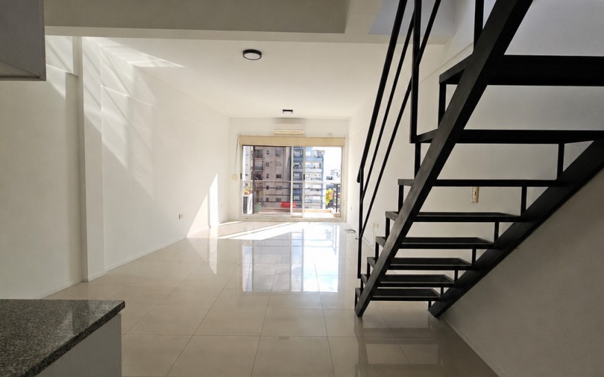 RESERVADO – RESERVADO – ALQUILER – ALMAGRO – 1 AMBIENTES GDE CON BALCON Y TERRAZA – Bartolome Mitre al 4000