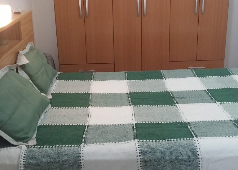 ALQUILER TEMPORARIO – CENTRO – Sarmiento al 1300 – 2 AMBIENTES