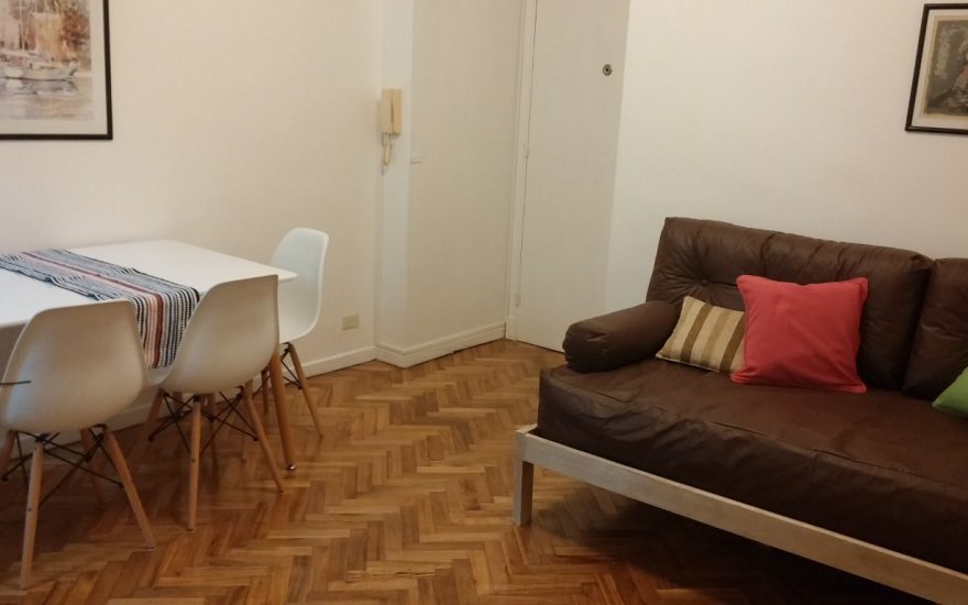 ALQUILER TEMPORARIO – CENTRO – Sarmiento al 1300 – 2 AMBIENTES
