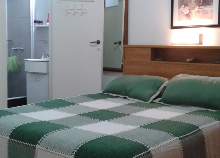 ALQUILER TEMPORARIO – CENTRO – Sarmiento al 1300 – 2 AMBIENTES