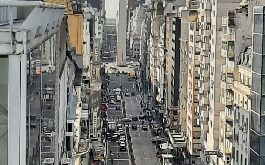 ALQUILADO – CENTRO – Av. Corrientes al 1500 y Uruguay – C/ balcon terraza