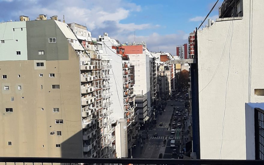 ALQUILADO – CENTRO – Av. Corrientes al 1500 y Uruguay – C/ balcon terraza