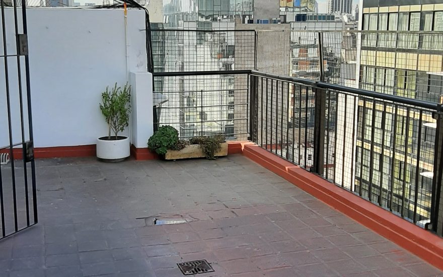 ALQUILADO – CENTRO – Av. Corrientes al 1500 y Uruguay – C/ balcon terraza