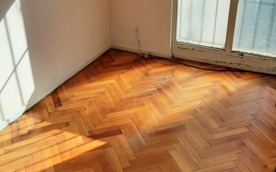ALQUILADO – CENTRO – Av. Corrientes al 1500 y Uruguay – C/ balcon terraza