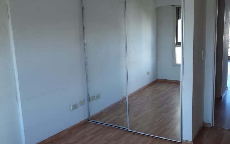 ALQUILER – CABALLITO – Avenida H. Pueyrredon al 800 – 2 ambientes con balcon