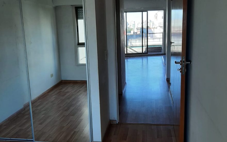 ALQUILER – CABALLITO – Avenida H. Pueyrredon al 800 – 2 ambientes con balcon