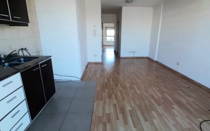 ALQUILER – CABALLITO – Avenida H. Pueyrredon al 800 – 2 ambientes con balcon