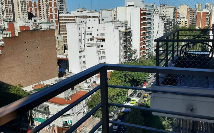 ALQUILER – CABALLITO – Avenida H. Pueyrredon al 800 – 2 ambientes con balcon