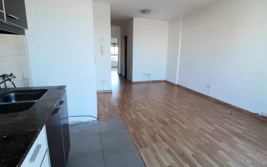 ALQUILER – CABALLITO – Avenida H. Pueyrredon al 800 – 2 ambientes con balcon