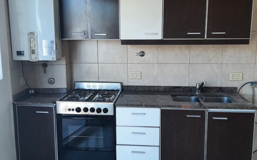 ALQUILER – CABALLITO – Avenida H. Pueyrredon al 800 – 2 ambientes con balcon