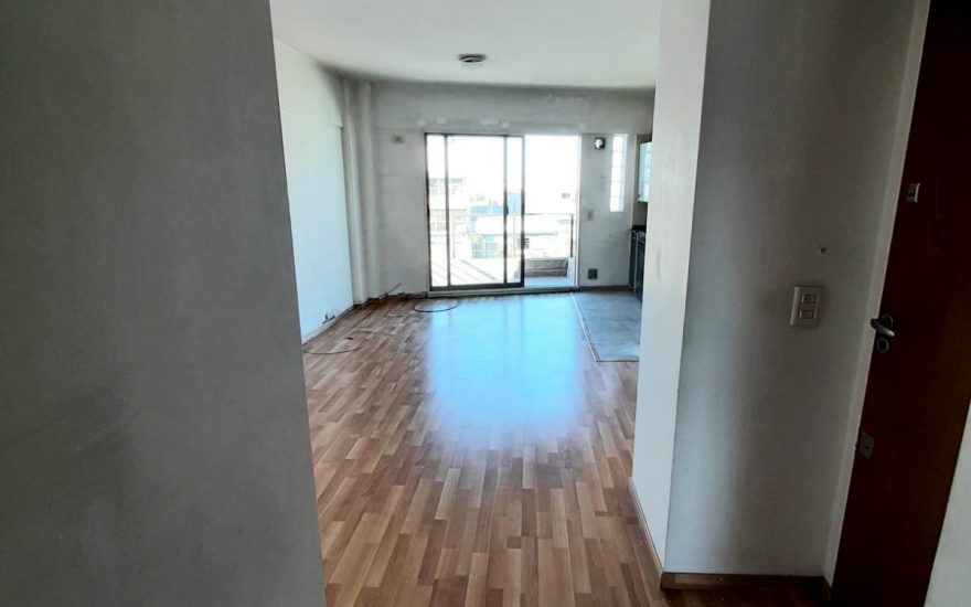 ALQUILER – CABALLITO – Avenida H. Pueyrredon al 800 – 2 ambientes con balcon