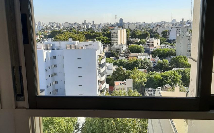 ALQUILER – CABALLITO – Avenida H. Pueyrredon al 800 – 2 ambientes con balcon