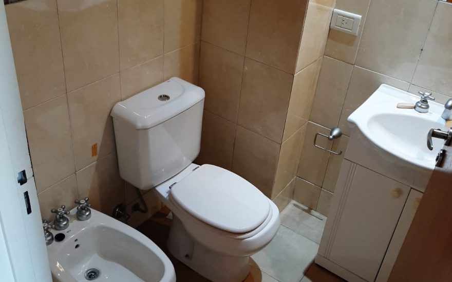 ALQUILER – CABALLITO – Avenida H. Pueyrredon al 800 – 2 ambientes con balcon