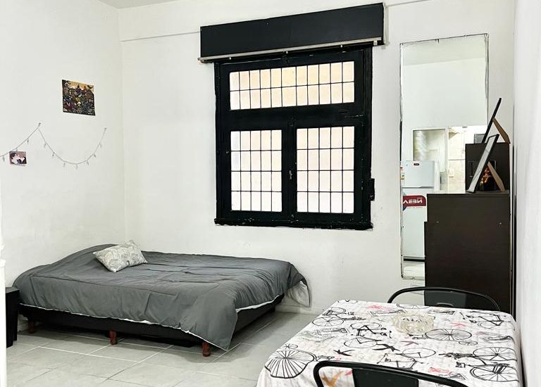 ALQUILER AMOBLADO – ALMAGRO – H. Yrigoyen al 3600 – 2 ambientes