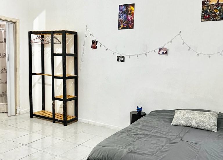 ALQUILER AMOBLADO – ALMAGRO – H. Yrigoyen al 3600 – 2 ambientes