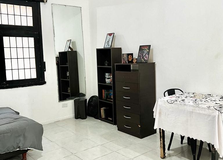 ALQUILER AMOBLADO – ALMAGRO – H. Yrigoyen al 3600 – 2 ambientes