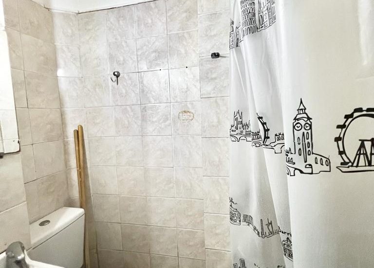 ALQUILER AMOBLADO – ALMAGRO – H. Yrigoyen al 3600 – 2 ambientes