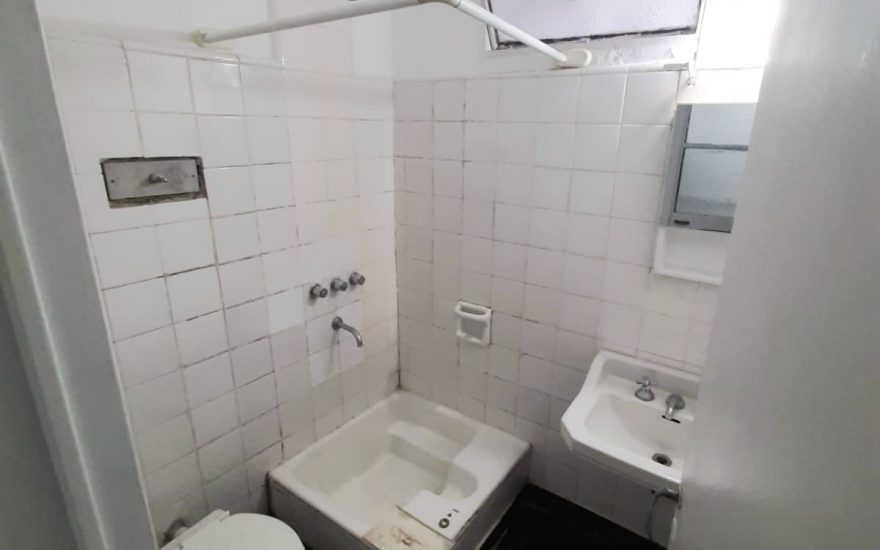 LIBRE – ALQUILER 1 o 2 AÑOS – FACULTAD – Paso y Av. Cordoba – 2 ambientes