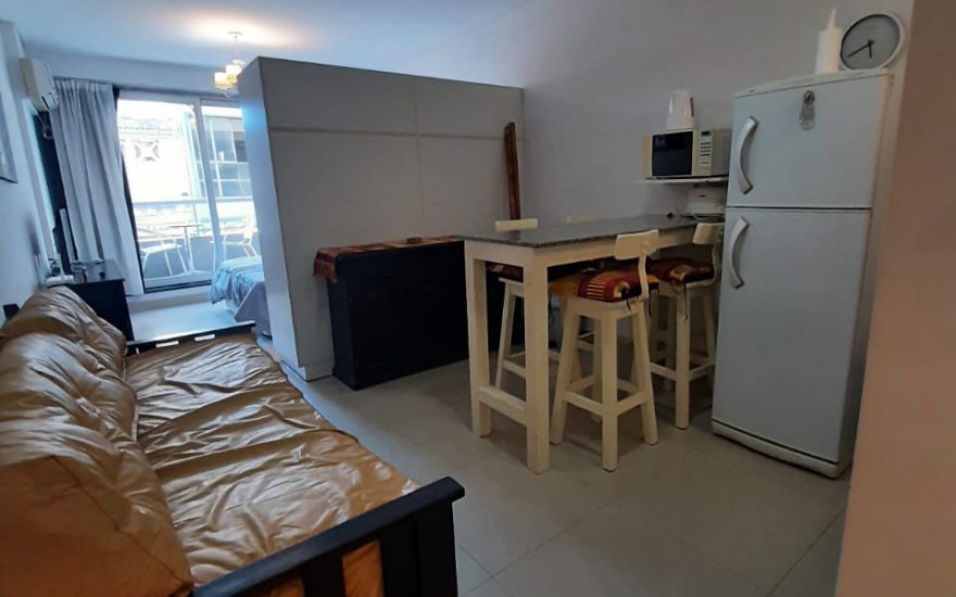 ALQUILADO – AMOBLADO – CONGRESO – 1 AMBIENTE – Pres. Peron 1600