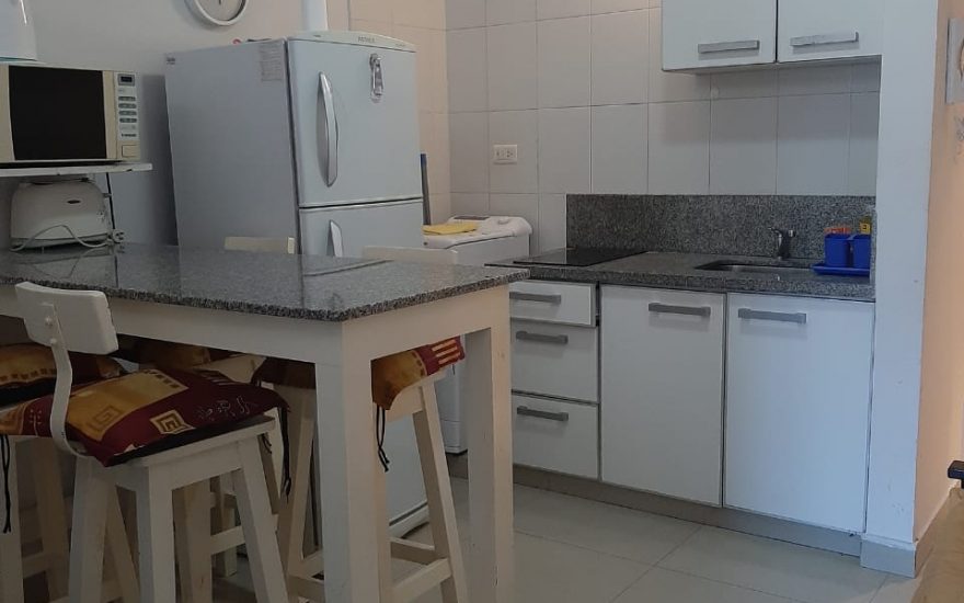 ALQUILADO – AMOBLADO – CONGRESO – 1 AMBIENTE – Pres. Peron 1600