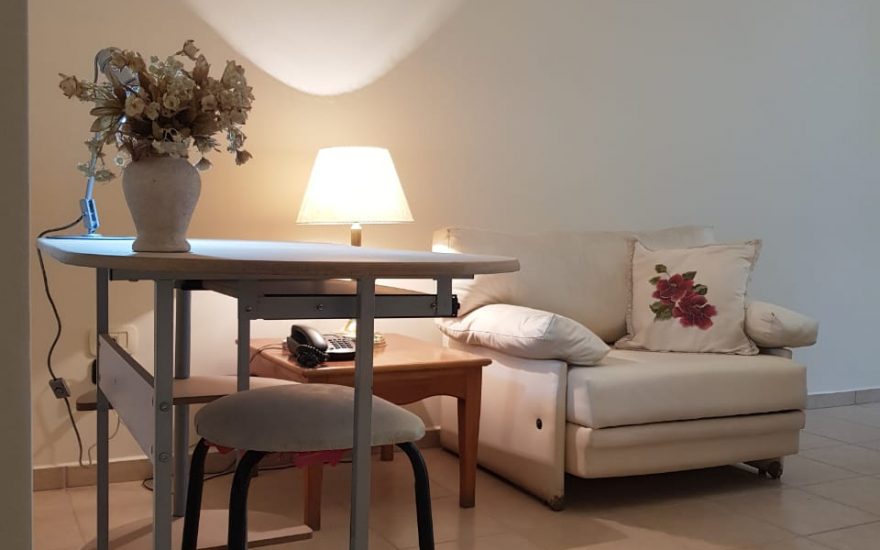 ALQUILER AMOBLADO – MONTE CASTRO – Pasaje Albania 4500 – 2 ambientes con patio