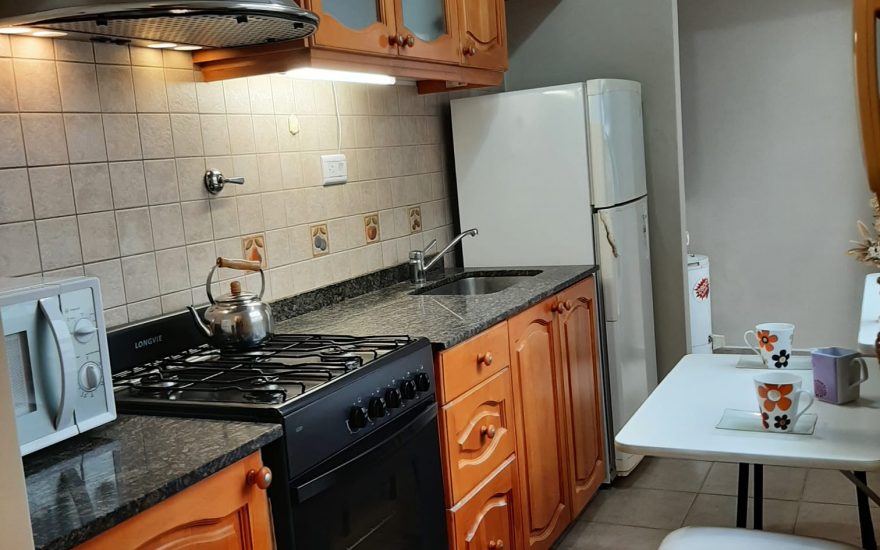 ALQUILER AMOBLADO – MONTE CASTRO – Pasaje Albania 4500 – 2 ambientes con patio