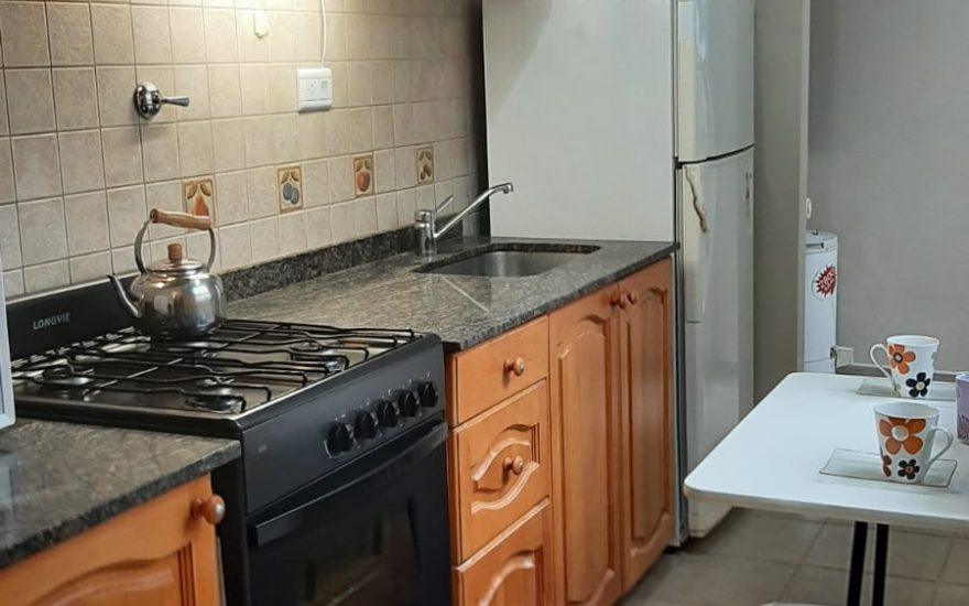 ALQUILER AMOBLADO – MONTE CASTRO – Pasaje Albania 4500 – 2 ambientes con patio