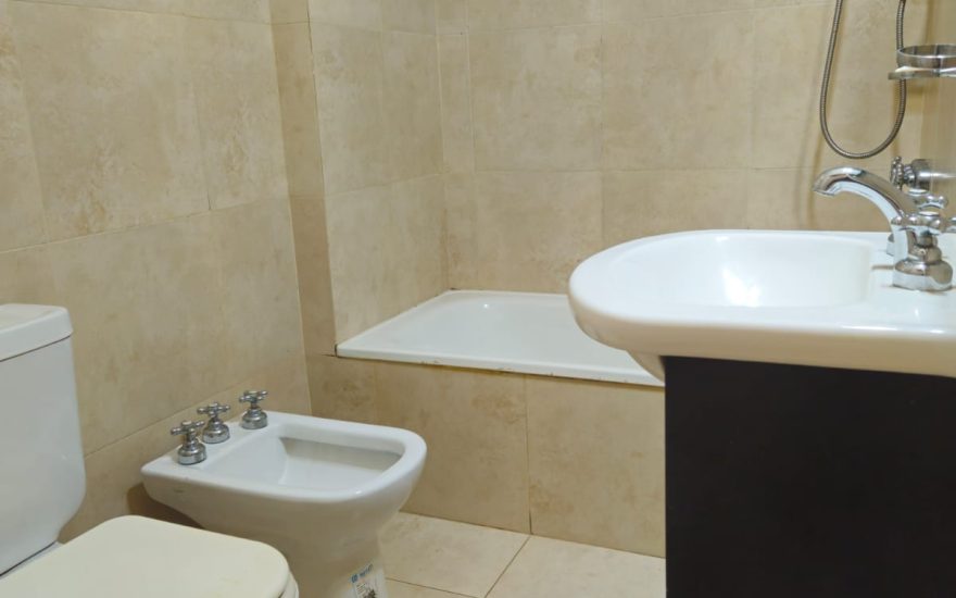 VENTA – CABALLITO – 2 AMBIENTES CON PATIO – Bogota al 1600