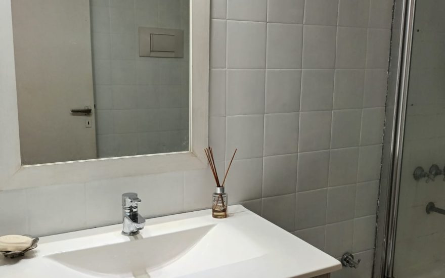 ALQUILER AMOBLADO – BALVANERA – 2 AMBIENTES – Uriburu 500