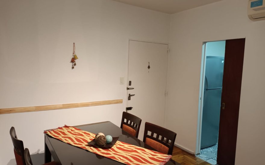 ALQUILER AMOBLADO – BALVANERA – 2 AMBIENTES – Uriburu 500