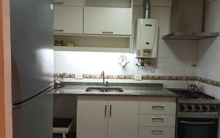 ALQUILER AMOBLADO – BALVANERA – 2 AMBIENTES – Uriburu 500