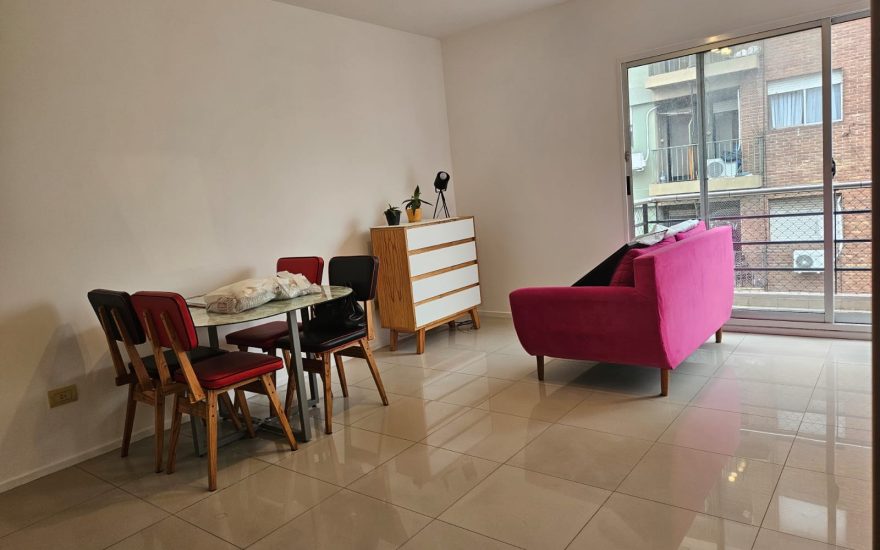 VENTA – ALMAGRO – 1 AMBIENTE CON TERRAZA PROPIA – EDIFICIO CON PILETA Y PARQUE
