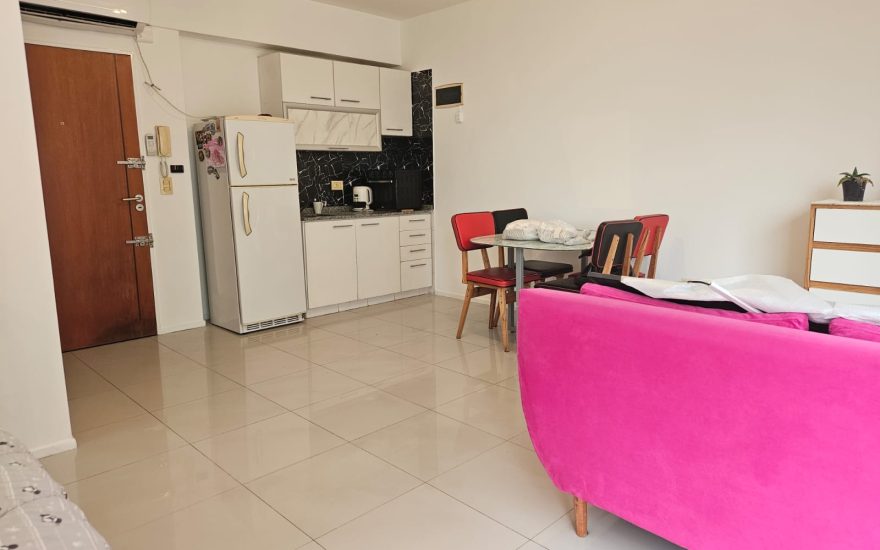 VENTA – ALMAGRO – 1 AMBIENTE CON TERRAZA PROPIA – EDIFICIO CON PILETA Y PARQUE