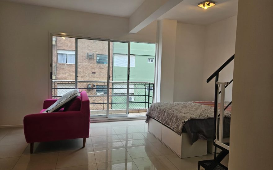 VENTA – ALMAGRO – 1 AMBIENTE CON TERRAZA PROPIA – EDIFICIO CON PILETA Y PARQUE