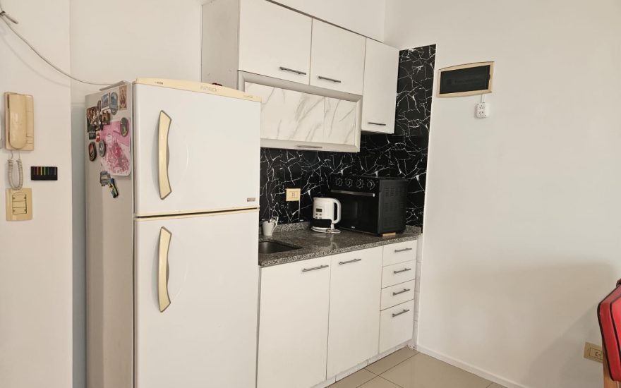 VENTA – ALMAGRO – 1 AMBIENTE CON TERRAZA PROPIA – EDIFICIO CON PILETA Y PARQUE