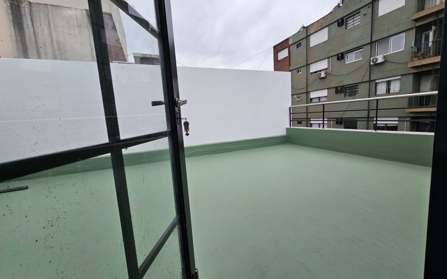 VENTA – ALMAGRO – 1 AMBIENTE CON TERRAZA PROPIA – EDIFICIO CON PILETA Y PARQUE