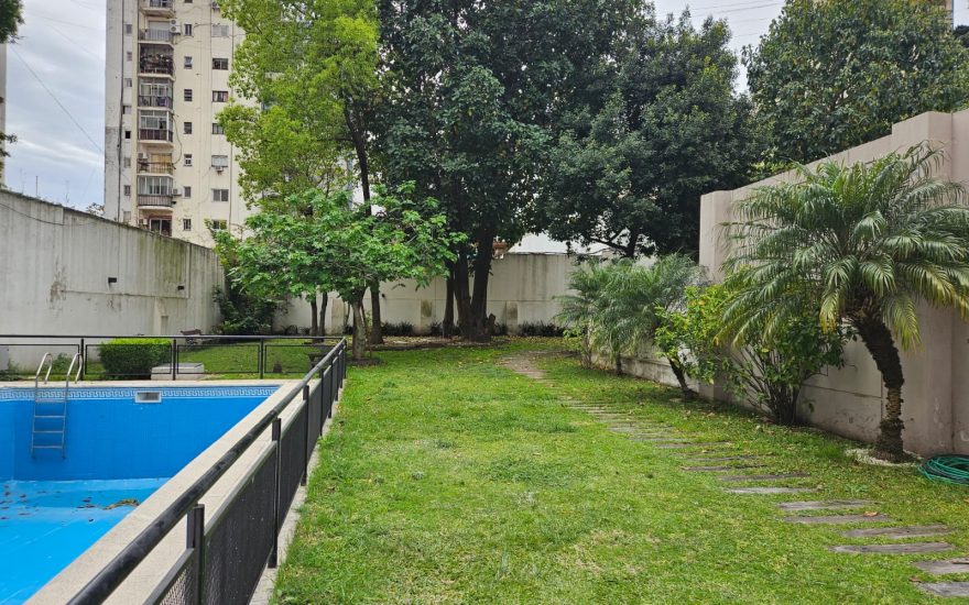 VENTA – ALMAGRO – 1 AMBIENTE CON TERRAZA PROPIA – EDIFICIO CON PILETA Y PARQUE